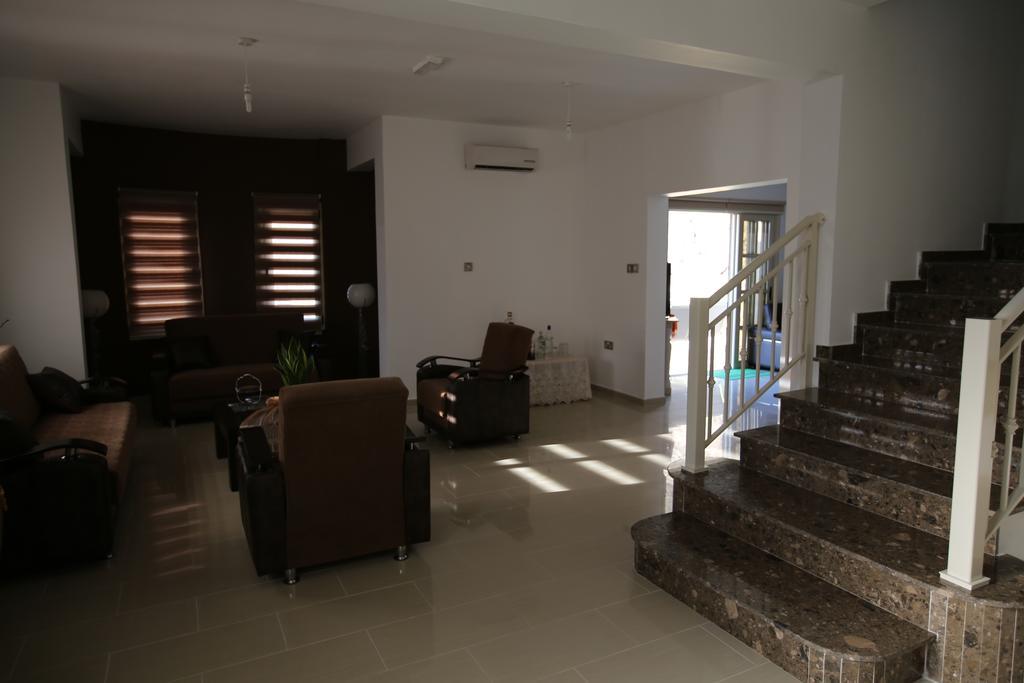 Villa Melyia Kato Pyrgos Ruang foto