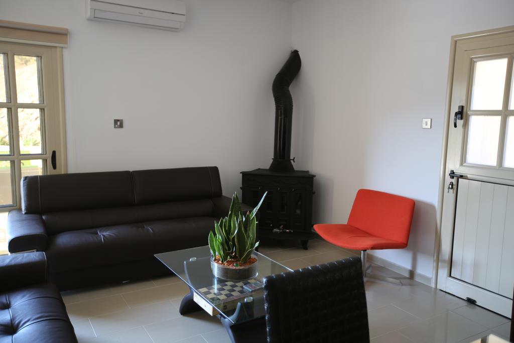 Villa Melyia Kato Pyrgos Ruang foto